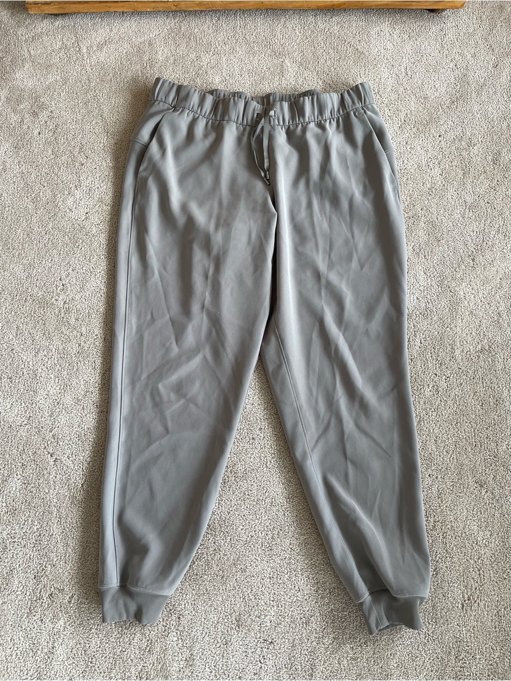 Lululemon On the Fly Jogger 28" *Woven
Grey Sage size 12 - Picture 5 of 16